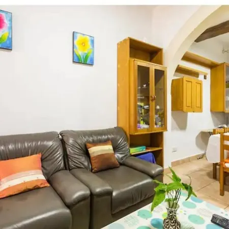 2dbl Bedroom Close To Sliema And Appartamento Gzira